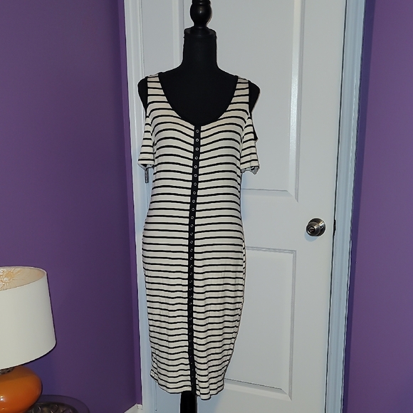 destiny 101 Dresses & Skirts - Black and White Cold Shoulder Sheath Midi Dress Sz: M